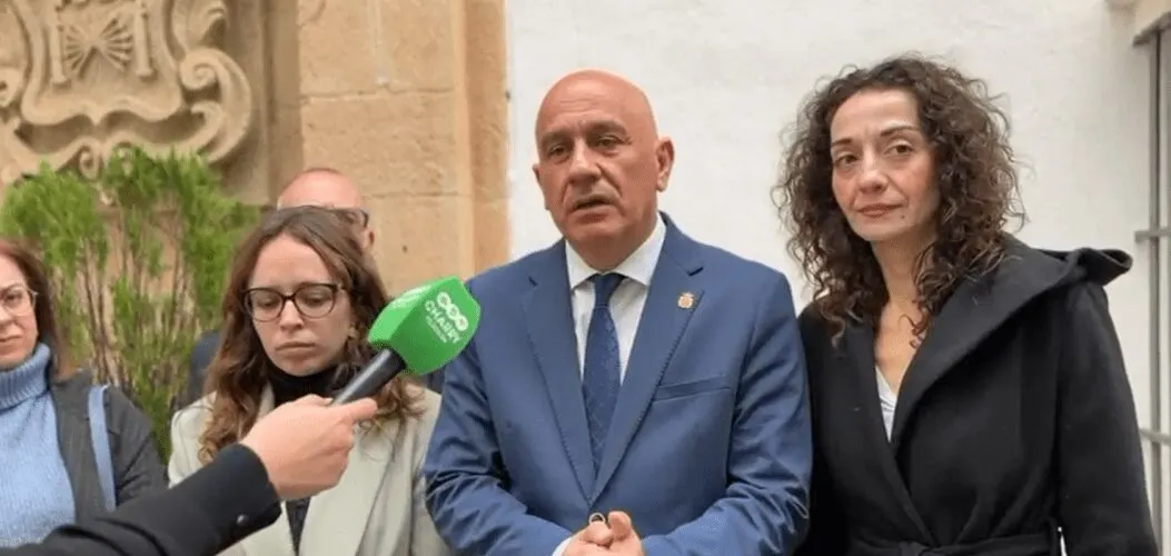 Cañestro denuncia la «parálisis» de Ronda tras un pleno municipal de apenas 24 minutos