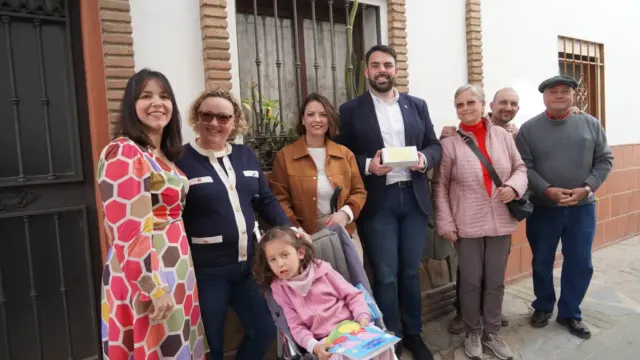 La Fundación Gen Rebelde recibe los fondos de los calendarios solidarios de Jubrique