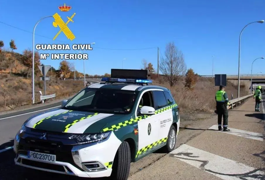 Muere un motorista tras salirse de la vía en la A-369 a su paso por Atajate