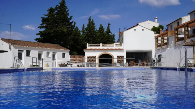 La piscina municipal de Jubrique abre sus puertas al público