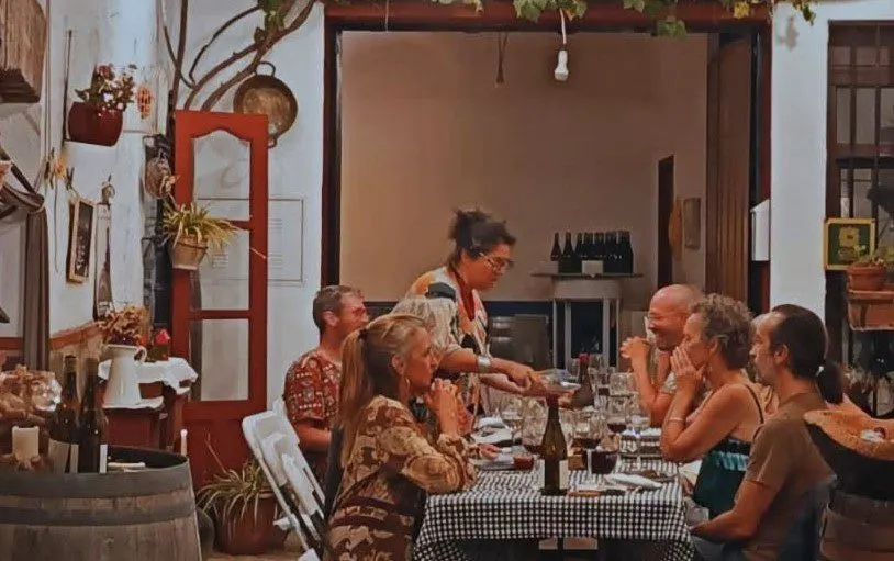 Benalauría vuelve a apostar por las ‘cenas al fresco’ con una experiencia gastronómica basada en el producto local