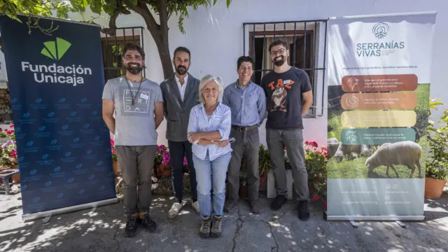 Serranías vivas: Tres jóvenes aprenden a ser pastores en pleno siglo XXI para salvar el campo y prevenir incendios