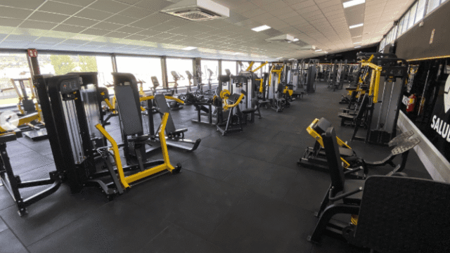 Arriate transforma la antigua piscina cubierta en un moderno gimnasio municipal tras una inversión de 250.000 euros