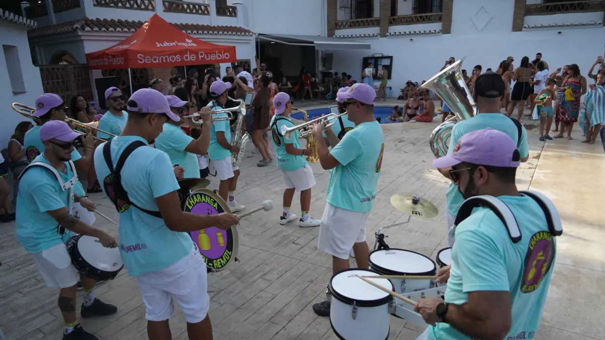 De un grupo de amigos a referente festivo: la charanga ‘Fu-Remol’ celebra dos años de trayectoria