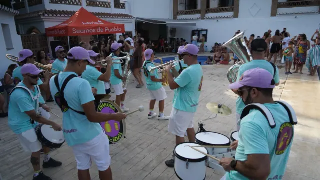 De un grupo de amigos a referente festivo: la charanga ‘Fu-Remol’ celebra dos años de trayectoria