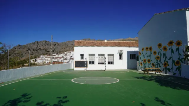 Cartajima acomete las obras de mantenimiento y mejora en el colegio Alto Genal