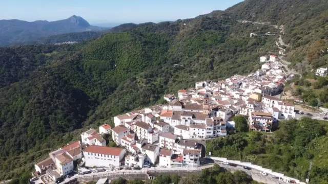 Algatocín organiza la II Quedada Senderista ‘El Fraile’ para promover la convivencia y el deporte en la naturaleza
