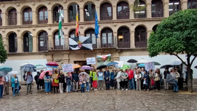La concentración de La Plataforma en Defensa del Arroyo de las Culebras reclama un debate más profundo sobre el Vial Alternativo de Ronda